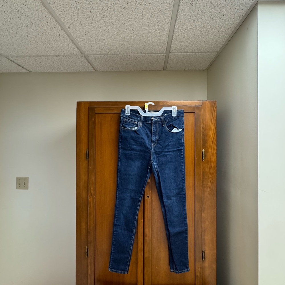 Levi’s 720 high rise super skinny denim Jeans size 30 red tag